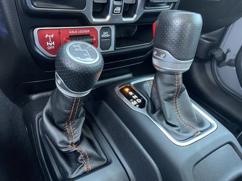 Used 2022 Jeep Gladiator Mojave w/ Cold Weather Group AWD/4WD image 23