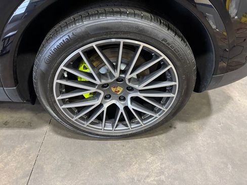 Used 2022 Porsche Cayenne E-Hybrid image 25