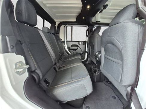 Used 2025 Jeep Gladiator Sport AWD/4WD image 19