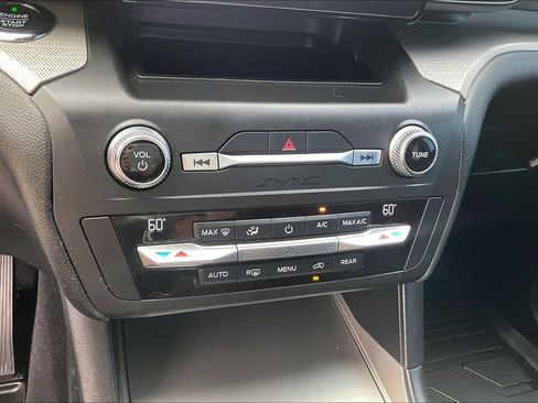 Used 2020 Ford Explorer XLT RWD image 30
