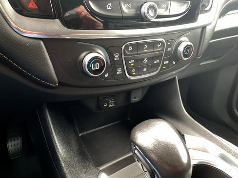 Used 2021 Chevrolet Traverse RS FWD image 17