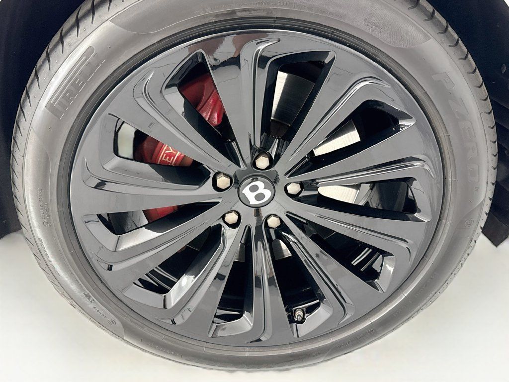 Certified 2022 Bentley Bentayga AWD/4WD image 31