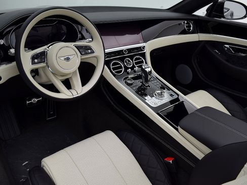 Used 2021 Bentley Continental GT image 22