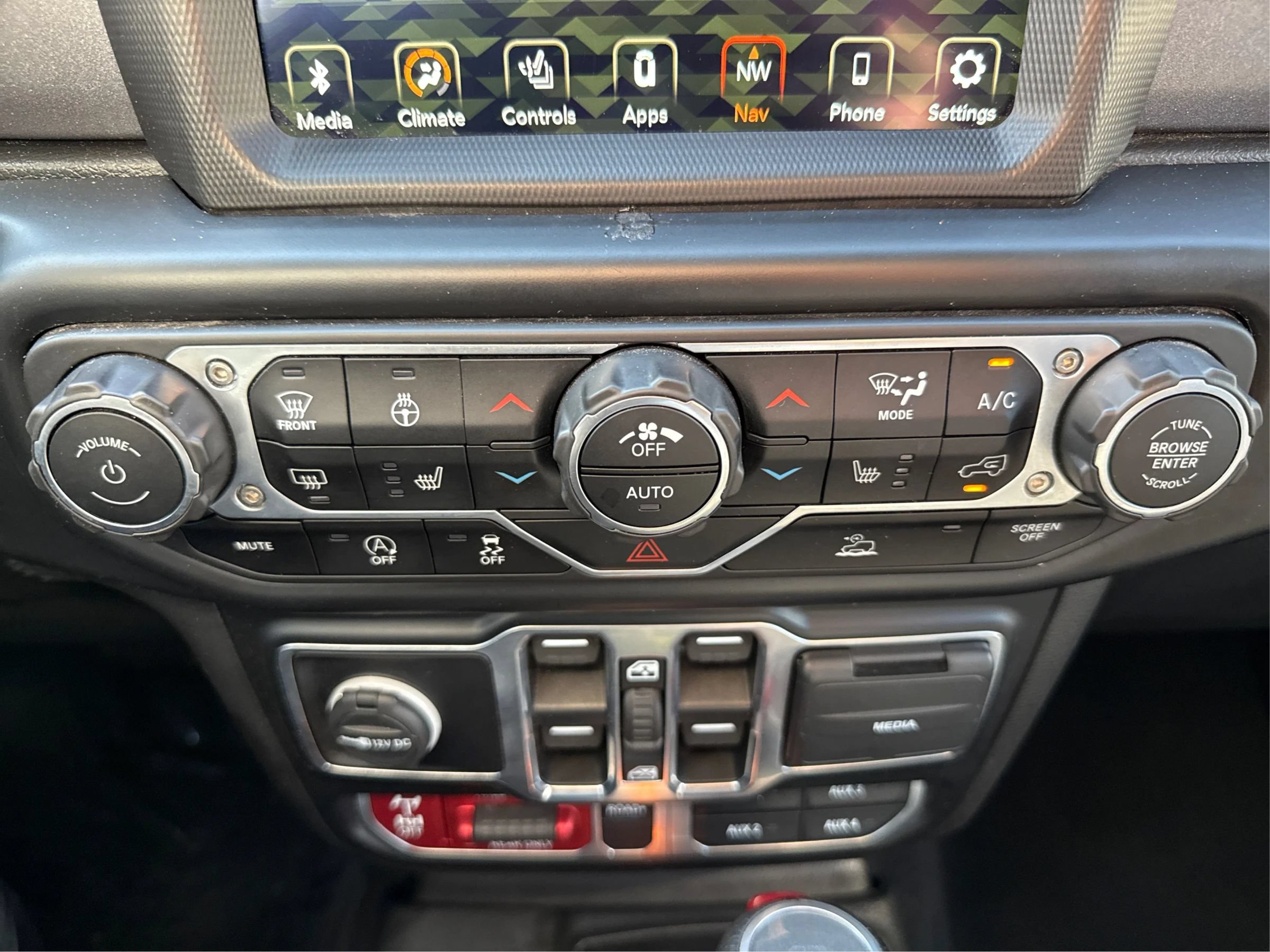 Used 2022 Jeep Gladiator Mojave w/ Cold Weather Group AWD/4WD image 32