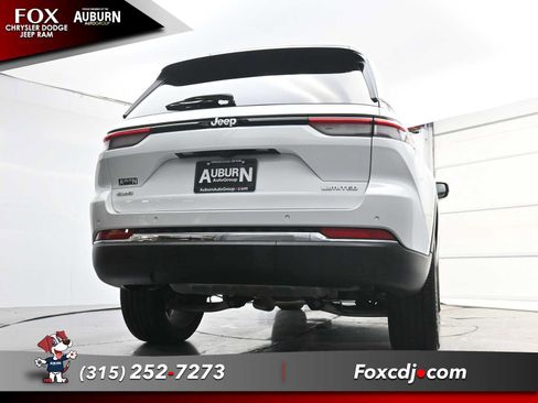 Used 2025 Jeep Grand Cherokee Limited AWD/4WD image 24