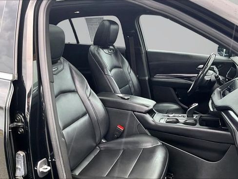 Used 2022 Cadillac XT4 Luxury w/ Cold Weather Package AWD/4WD image 7