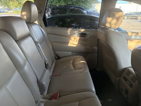 Used 2017 Nissan Pathfinder SL w/ SL Tech Package FWD image 4