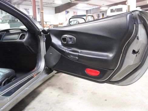 Used 2001 Chevrolet Corvette Coupe w/ Preferred Equipment Group2 image 24