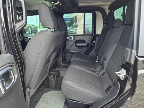 Used 2023 Jeep Gladiator Sport AWD/4WD image 13