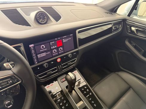 Certified 2026 Porsche Macan AWD/4WD image 18