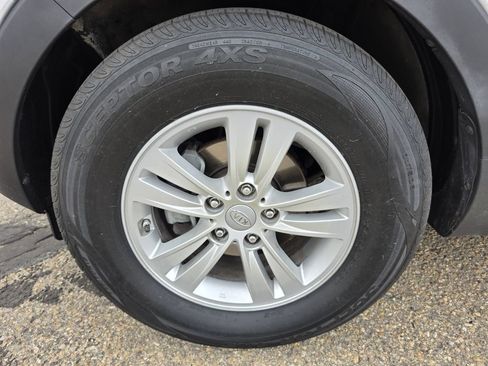 Used 2011 Kia Sportage LX FWD image 39