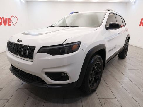 Used 2022 Jeep Cherokee Latitude AWD/4WD image 1