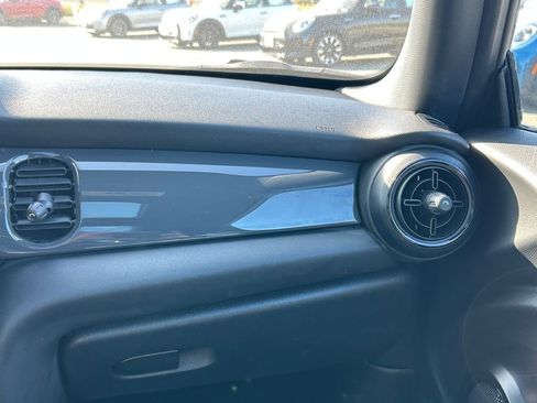 Used 2022 MINI Cooper 2-Door Hardtop image 24