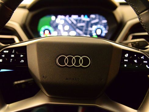 Used 2023 Audi Q4 e-tron Premium Plus w/ Premium Plus image 27