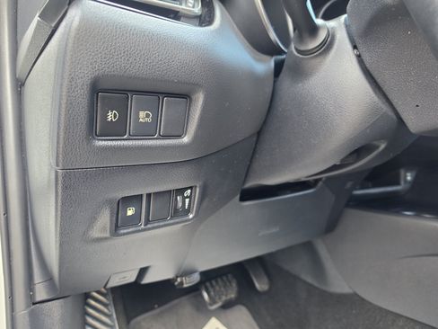 Used 2018 Toyota C-HR XLE FWD image 38