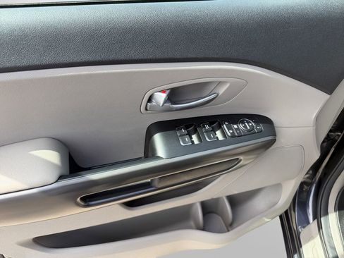 Used 2019 Kia Sedona LX FWD image 14