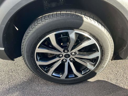 Certified 2022 Ford Explorer ST-Line w/ Class IV Trailer Tow Package image 7