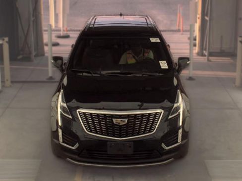 Used 2021 Cadillac XT5 Premium Luxury AWD/4WD image 2
