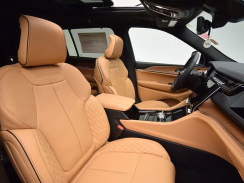 New 2025 Jeep Grand Cherokee L Summit image 18