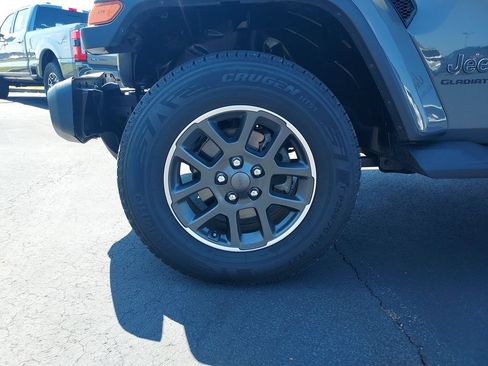 Used 2020 Jeep Gladiator Overland AWD/4WD image 10