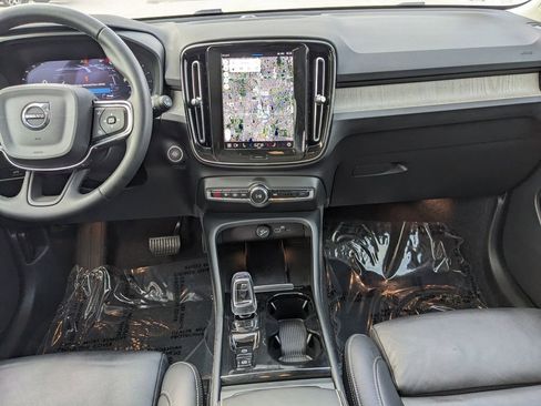 Used 2023 Volvo XC40 B5 Plus AWD/4WD image 15