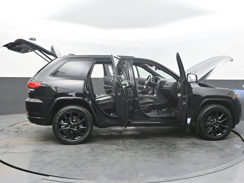 Used 2019 Jeep Grand Cherokee Altitude image 45