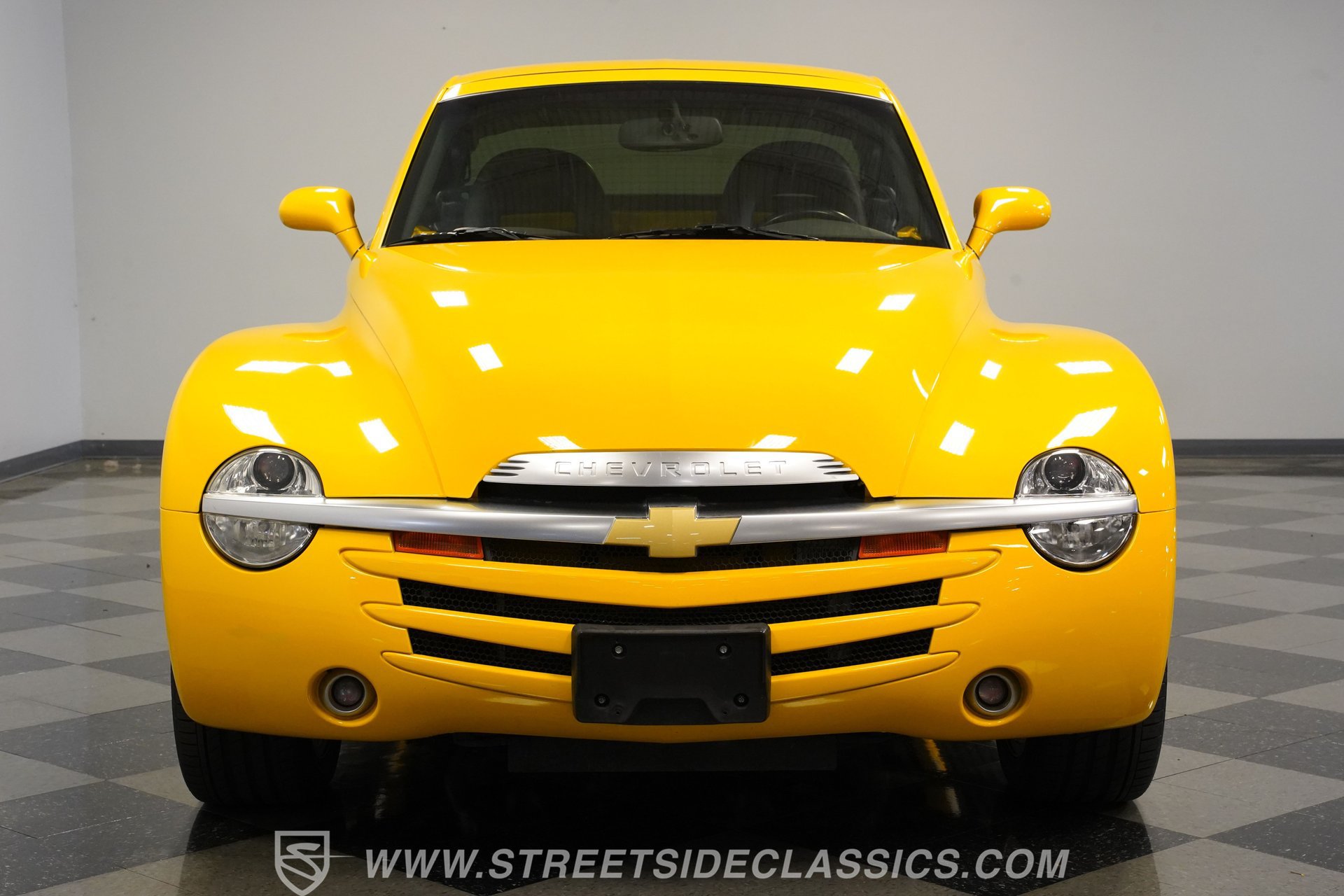 Used 2004 Chevrolet SSR w/ Preferred Equipment Group RWD image 18