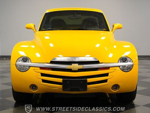 Used 2004 Chevrolet SSR w/ Preferred Equipment Group RWD image 18