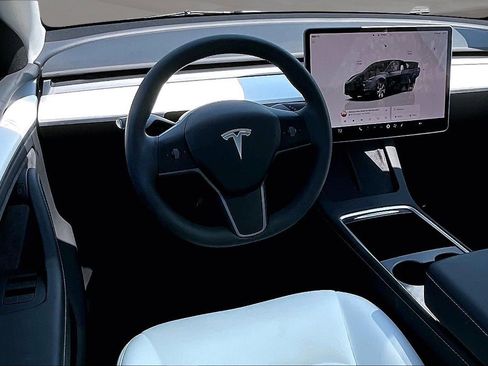 Used 2024 Tesla Model Y Long Range AWD/4WD image 8