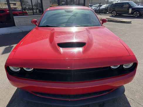 Used 2015 Dodge Challenger SRT image 2