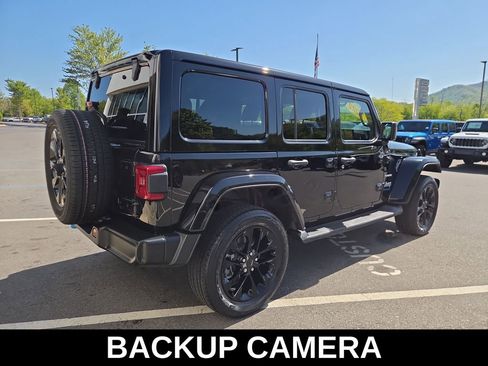 Used 2022 Jeep Wrangler Unlimited Sahara AWD/4WD image 5