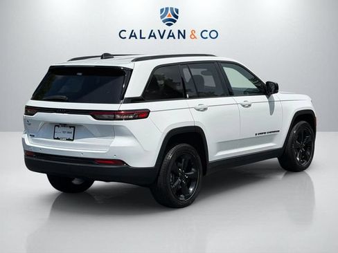 Used 2023 Jeep Grand Cherokee Altitude AWD/4WD image 7