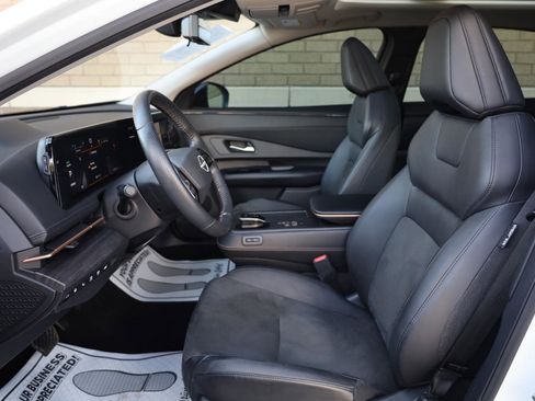 Used 2023 Nissan Ariya AWD image 15