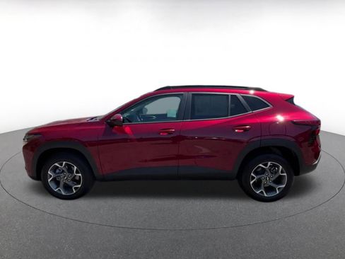 Used 2025 Chevrolet Trax LT FWD image 9