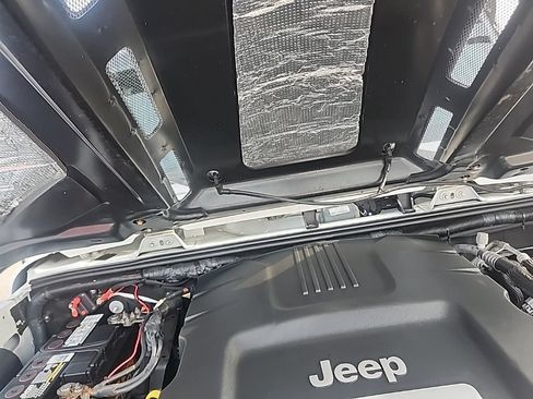 Used 2017 Jeep Wrangler Unlimited Sahara w/ Dual Top Group AWD/4WD image 28