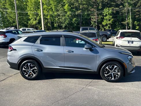 Used 2023 Kia Sportage EX FWD image 2