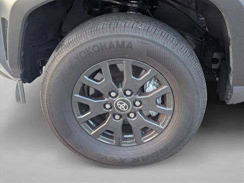 Used 2026 Toyota 4Runner SR5 AWD/4WD image 5