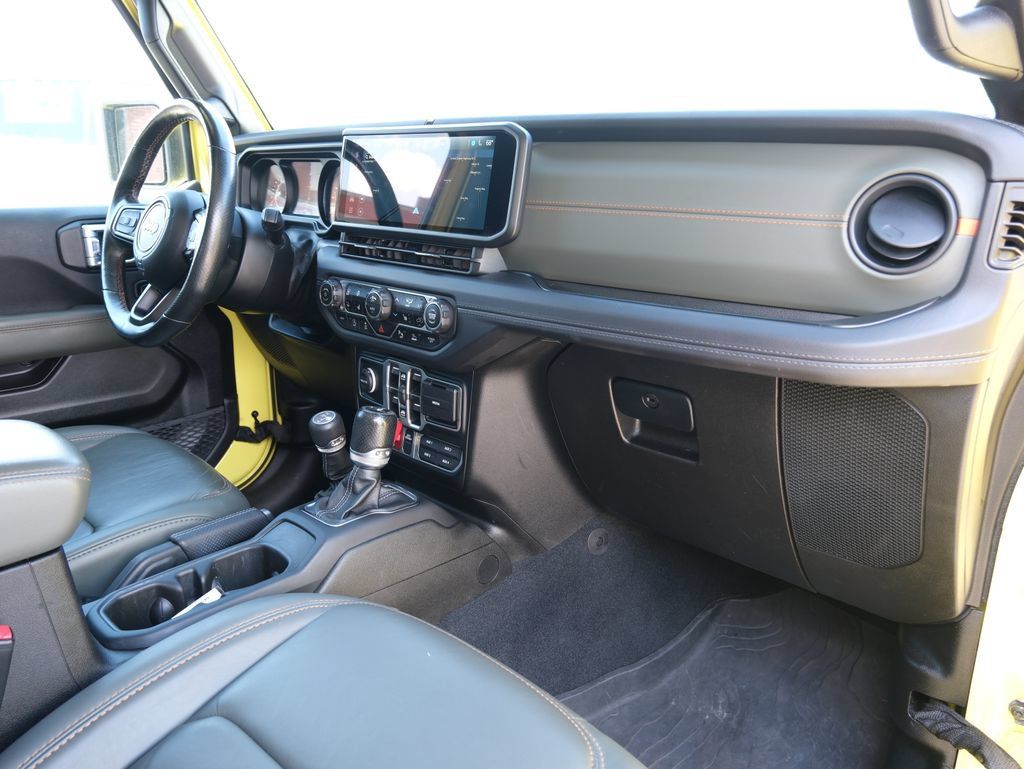 Used 2024 Jeep Gladiator Mojave AWD/4WD image 37