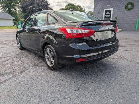 Used 2014 Ford Focus SE w/ SE Sport Package FWD image 4