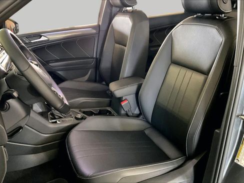 Used 2023 Volkswagen Tiguan SE R-Line AWD/4WD image 7