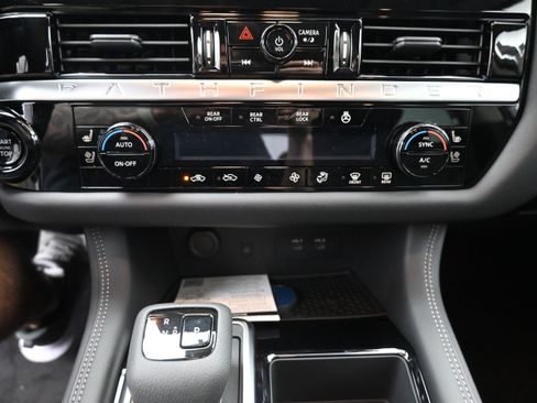 New 2026 Nissan Pathfinder Platinum FWD image 17