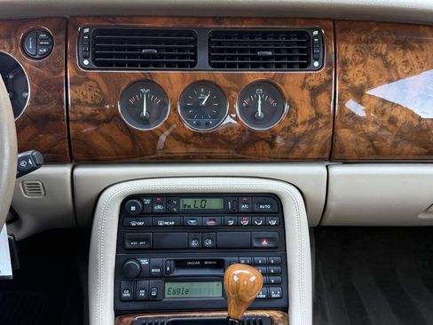 Used 1998 Jaguar XK8 Coupe image 20