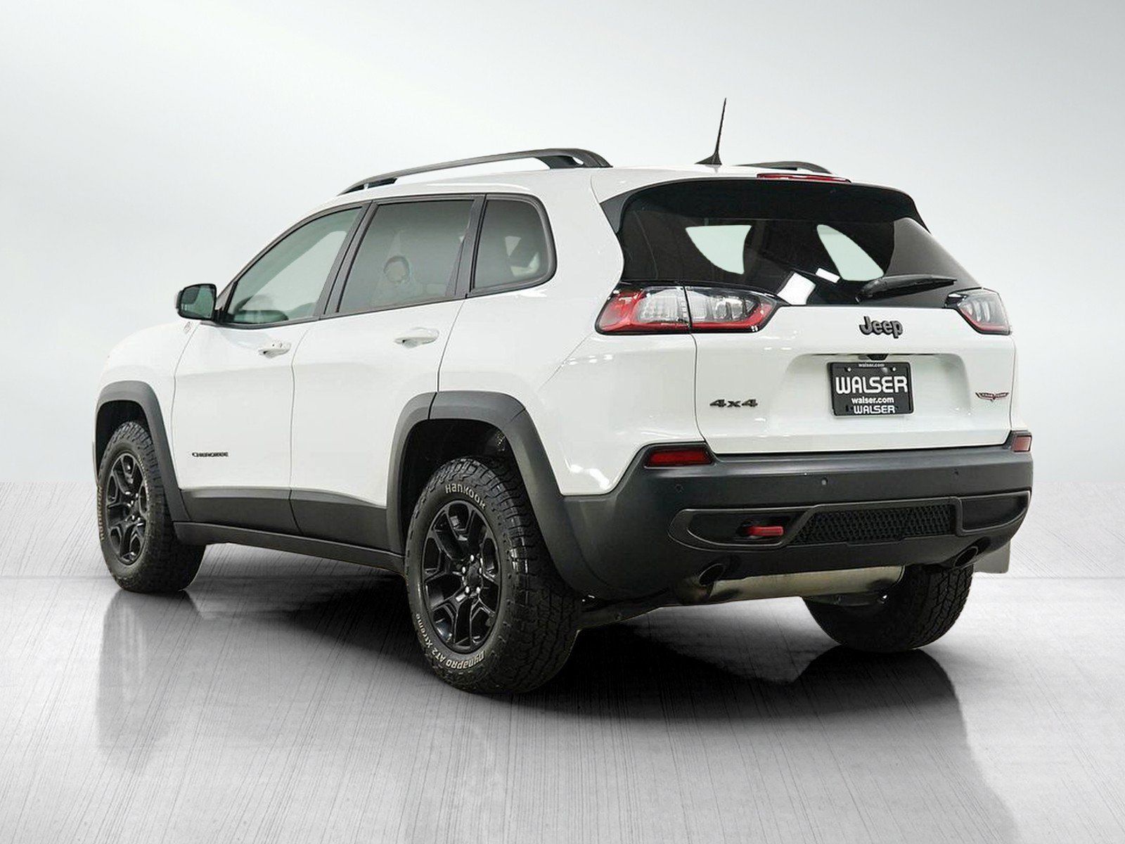 Used 2019 Jeep Cherokee Trailhawk w/ Cold Weather Group AWD/4WD image 3