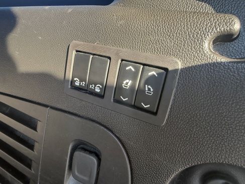 Used 2019 Chevrolet Suburban Premier image 33