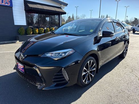 Used 2019 Toyota Corolla SE image 2