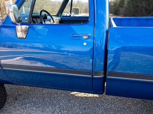 Used 1992 Dodge D/W Truck 250 image 25