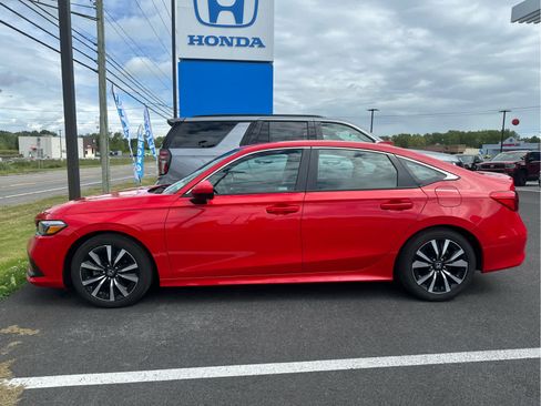 Used 2024 Honda Civic EX image 2