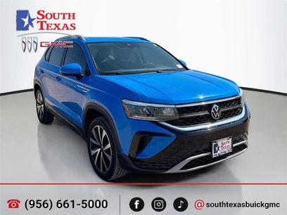 Used 2023 Volkswagen Taos SE w/ Panoramic Sunroof Package