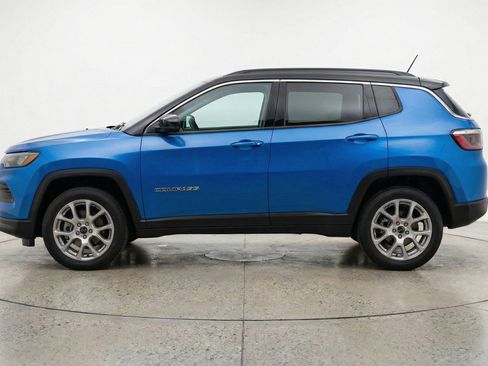 Used 2025 Jeep Compass Limited image 5