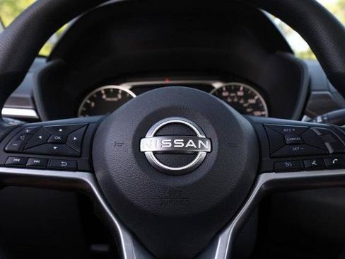 Used 2025 Nissan Altima 2.5 SV FWD image 9